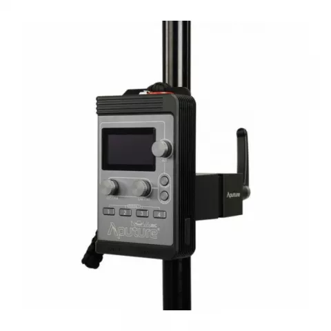 Светодиодный осветитель Aputure Nova P300c