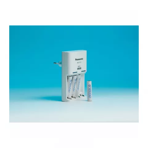 Зарядное устройство Panasonic Basic Charger с аккумуляторами Eneloop 4шт AAA 750 (K-KJ51MCD04E)